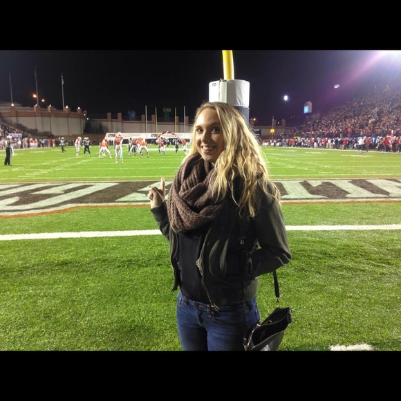 Meet your Posher, Jessica - Picture 2 of 6